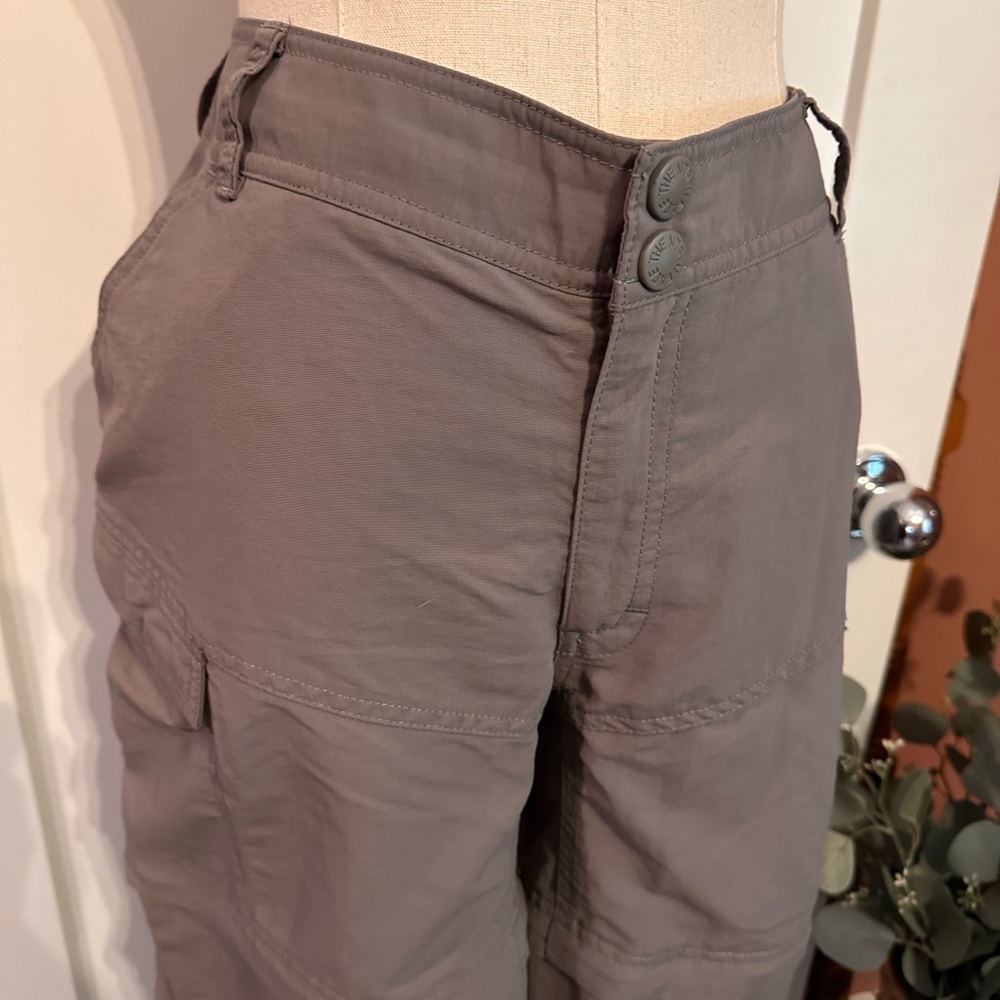 The North Face Women’s Sedona Sage Gray nylon convertible snap zipper 14 pants - Picture 2 of 14